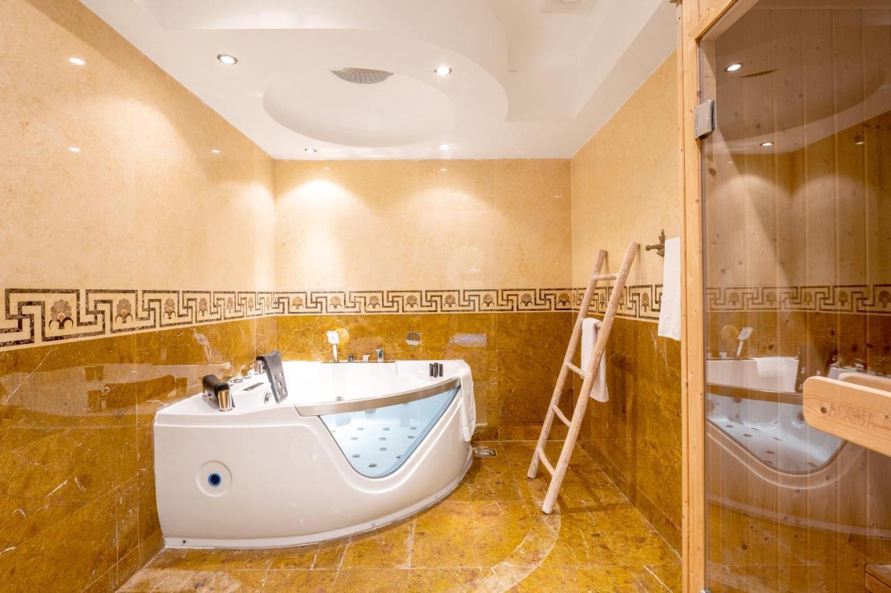 Luxury Jbr Palace! - Sea View - Free 5* Access! Dubai